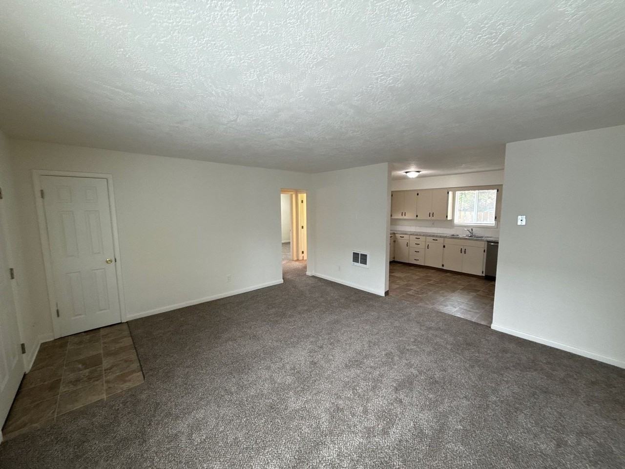 2463 Lee St Se - Photo 7 of 23