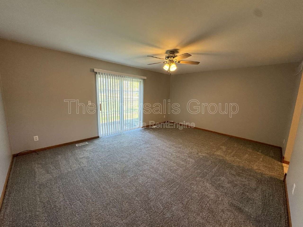 1403 Adams St - Photo 4 of 11