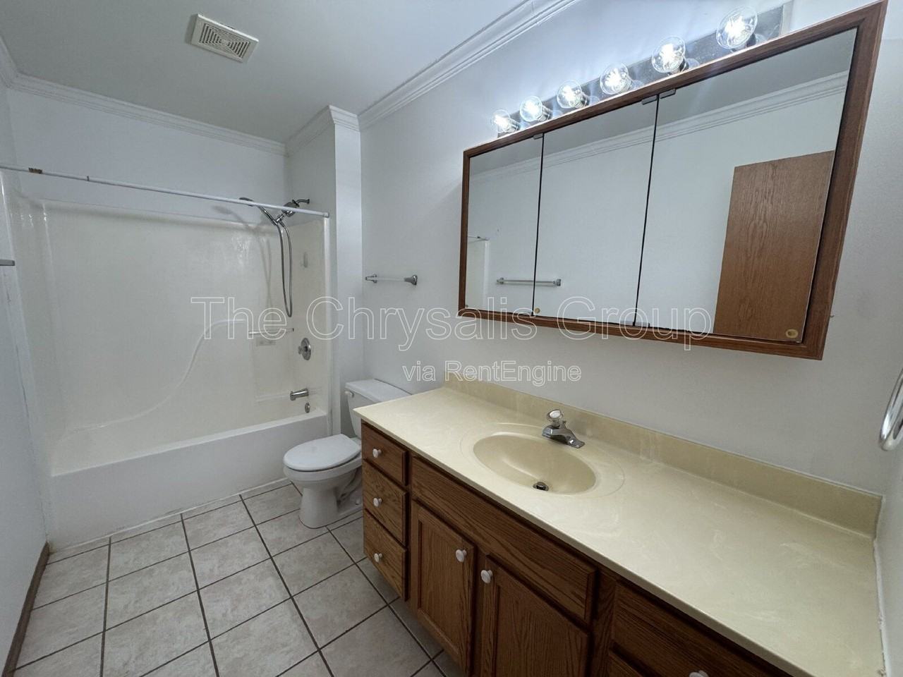 1403 Adams St - Photo 5 of 11