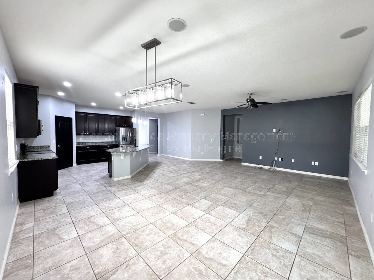 11860 Thatcher Ave - Photo 5 of 31