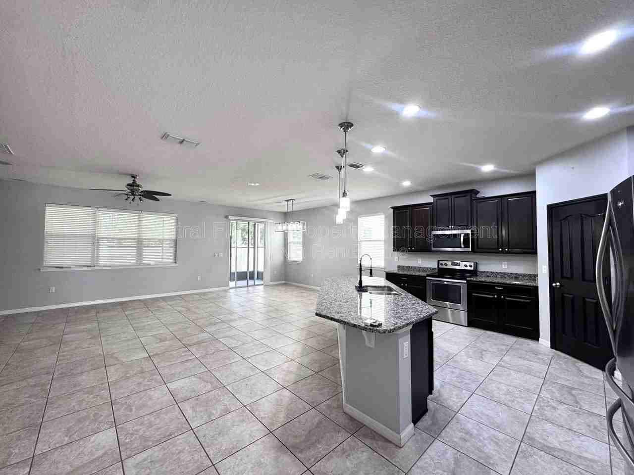 11860 Thatcher Ave - Photo 6 of 31