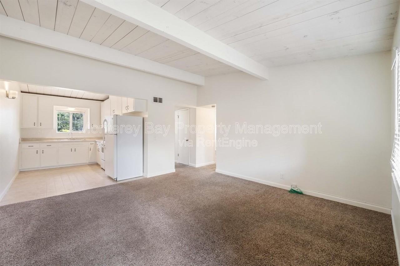 1113 4th St #E - Photo 3 of 16