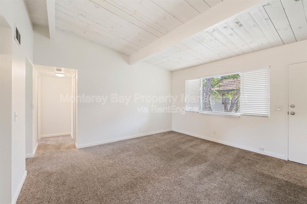 1113 4th St #E - Photo 4 of 16