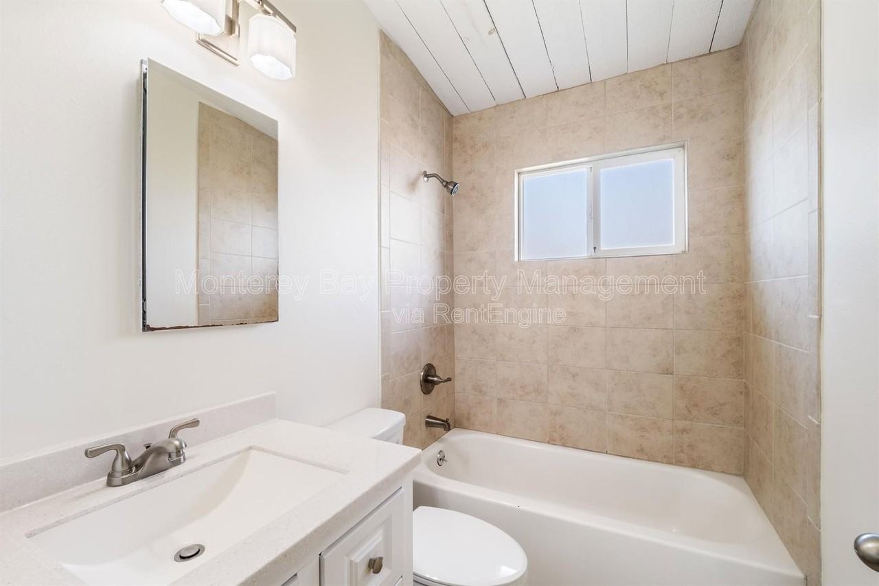 1113 4th St #E - Photo 7 of 16