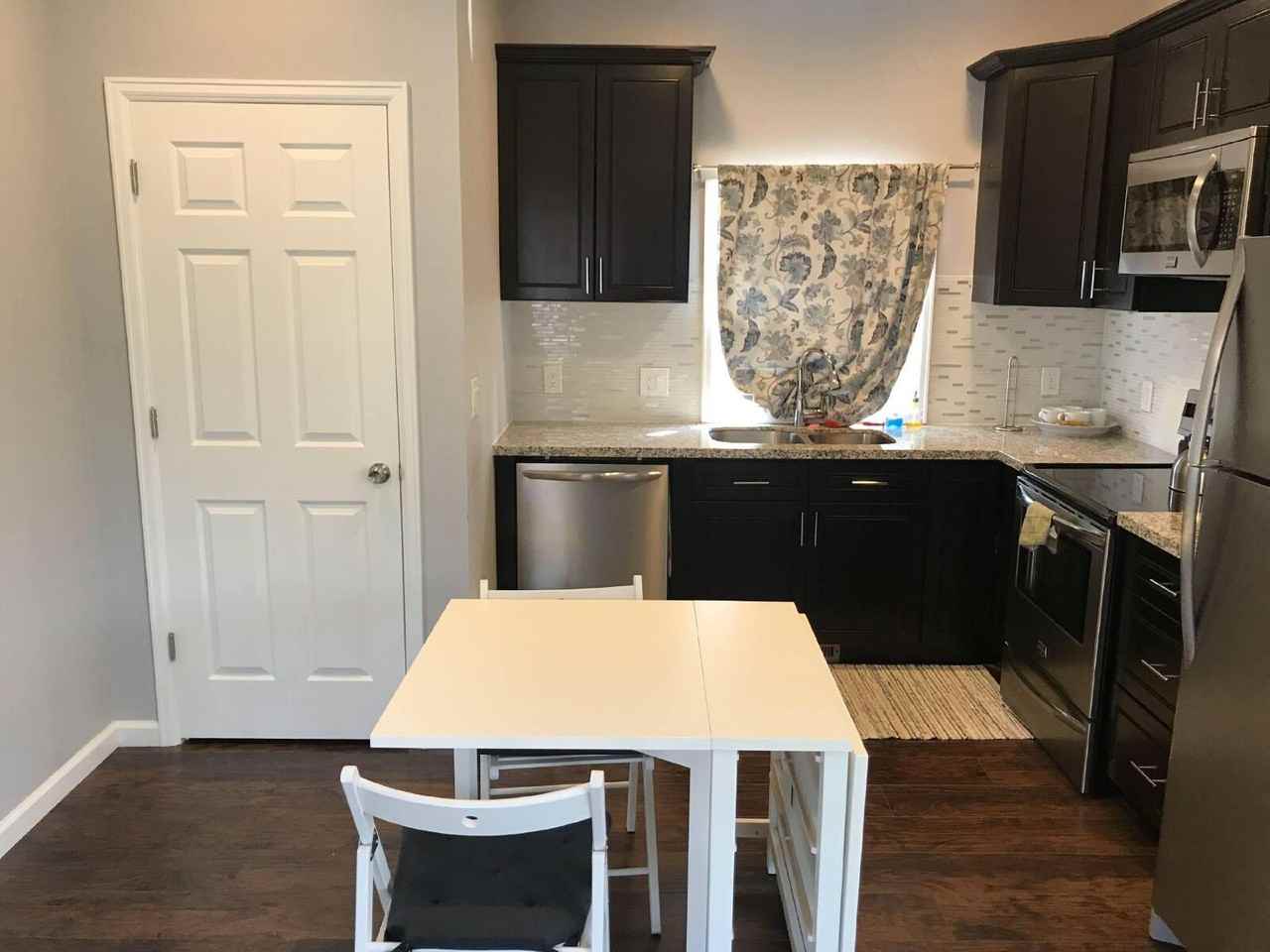 1652 Gaylord St - Photo 3 of 15