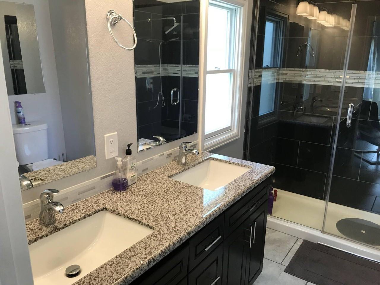 1652 Gaylord St - Photo 4 of 15