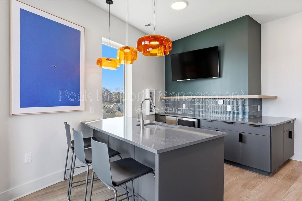 501 Orleans St #304 - Photo 4 of 31
