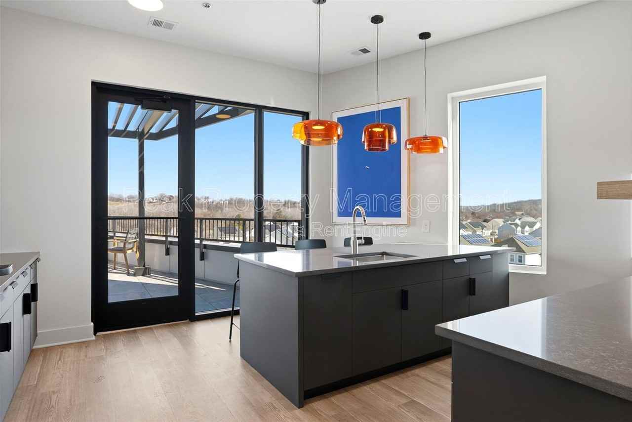 501 Orleans St #304 - Photo 5 of 31