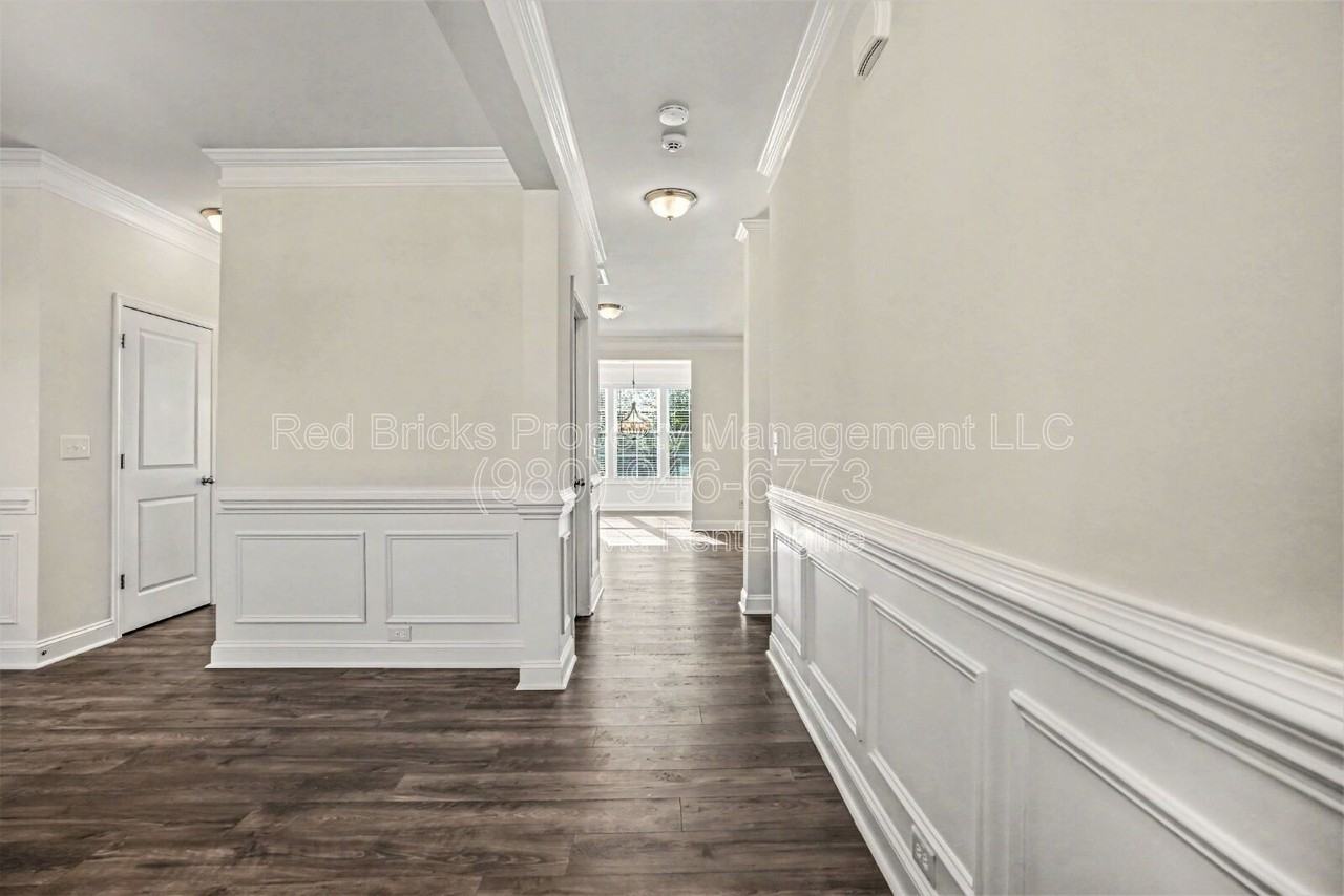 1569 Cambria Ct - Photo 7 of 35