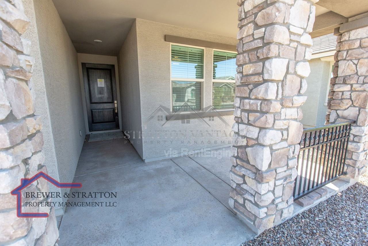 15243 W Latham St - Photo 5 of 50