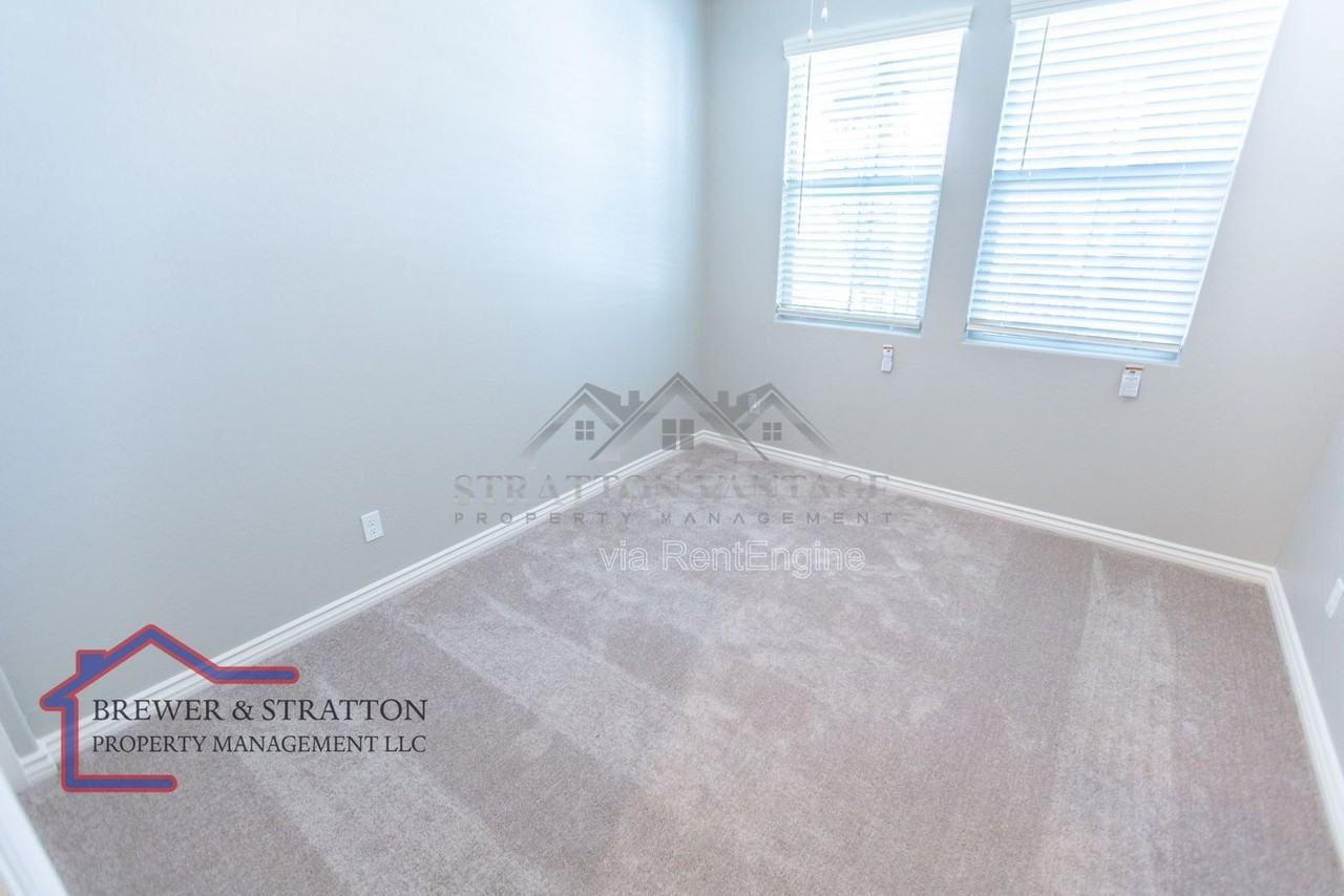 15243 W Latham St - Photo 7 of 50