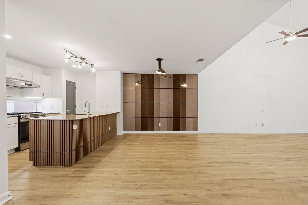 6121 Gehring St - Photo 3 of 26