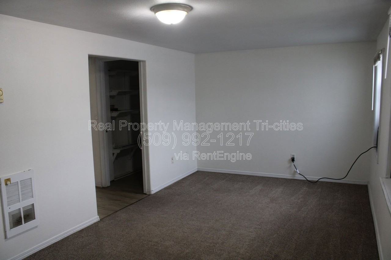 508 9th St #3 - Photo 2 of 7