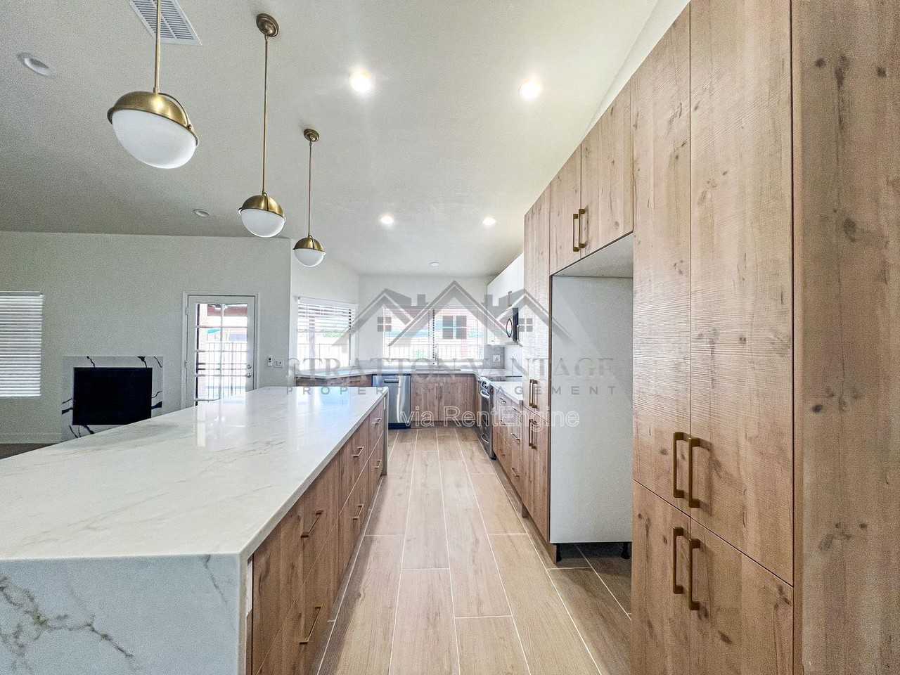 1966 E Belmont Dr - Photo 4 of 15