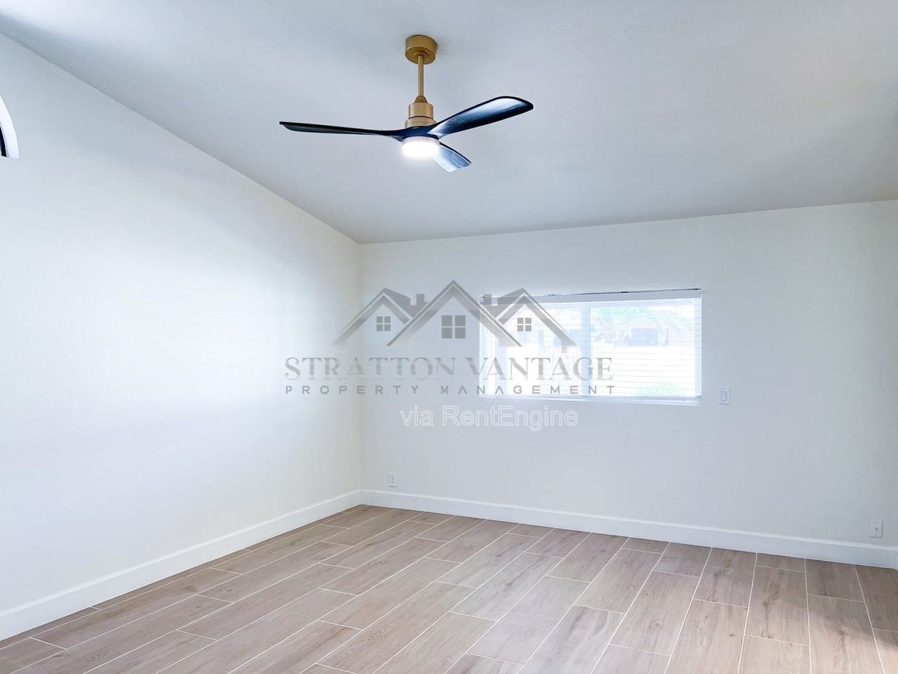 1966 E Belmont Dr - Photo 6 of 15