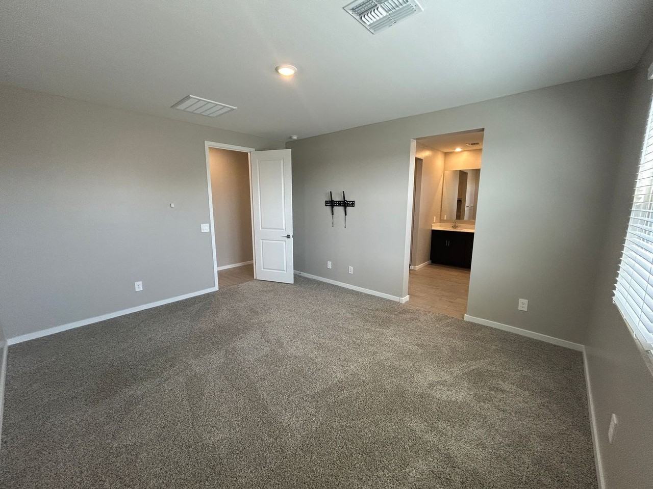 17347 W Sanna St - Photo 7 of 24