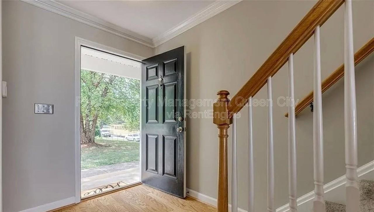 1224 Green Oaks Ln #B - Photo 2 of 16