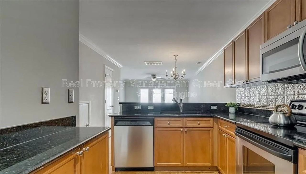 1224 Green Oaks Ln #B - Photo 3 of 16