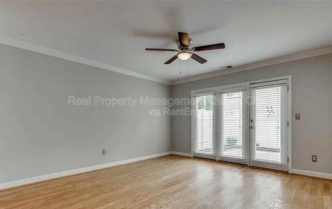 1224 Green Oaks Ln #B - Photo 5 of 16