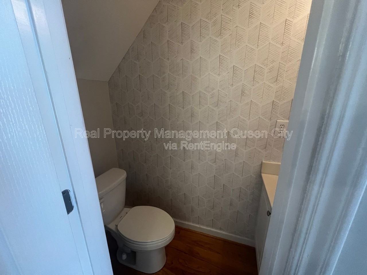 1224 Green Oaks Ln #B - Photo 6 of 16