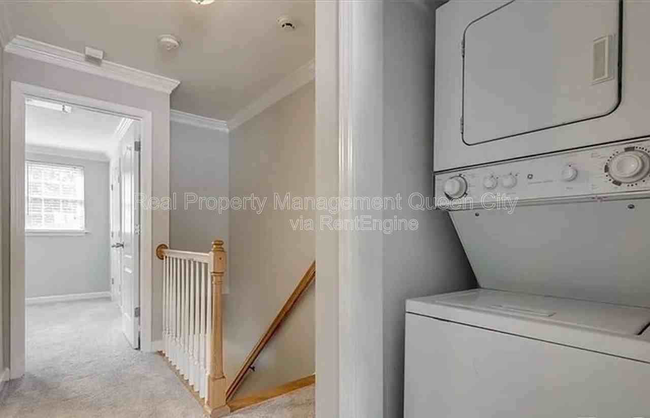 1224 Green Oaks Ln #B - Photo 7 of 16