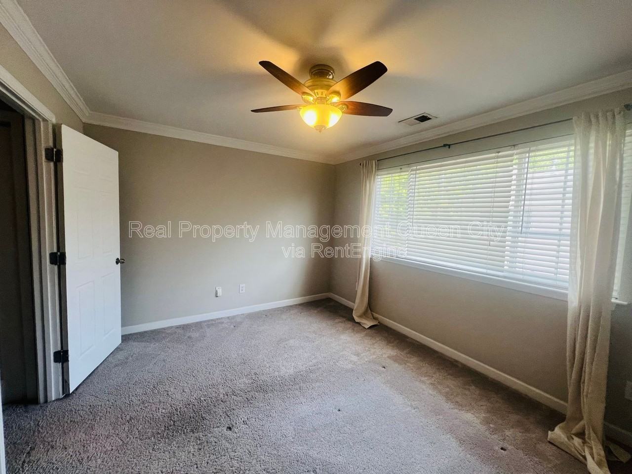 1224 Green Oaks Ln #B - Photo 6 of 16