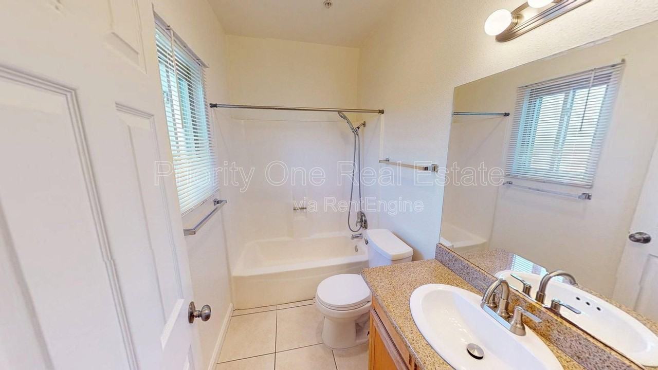 4041 Oakcrest Dr #405 - Photo 7 of 21