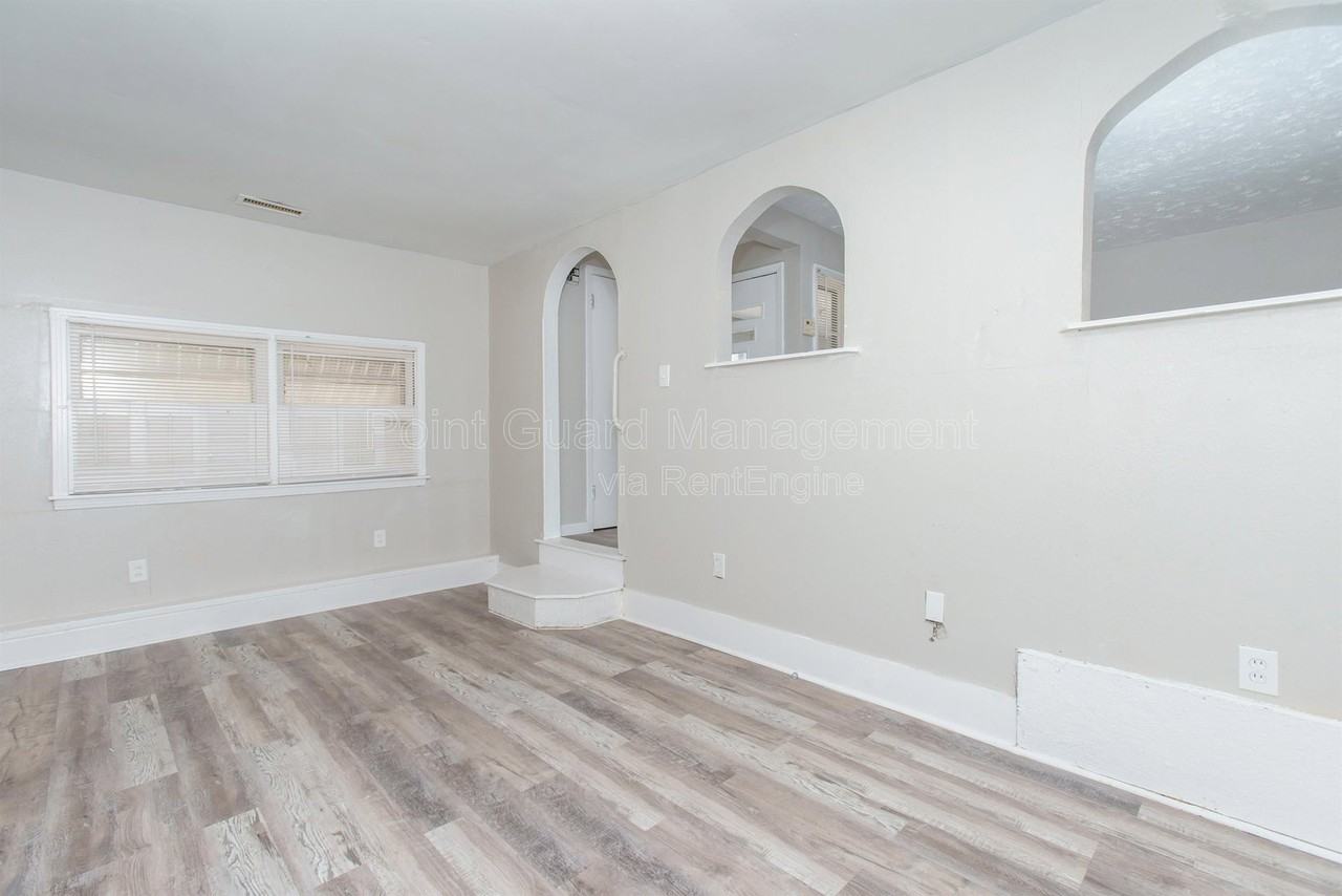 2749 N Poplar St - Photo 7 of 19