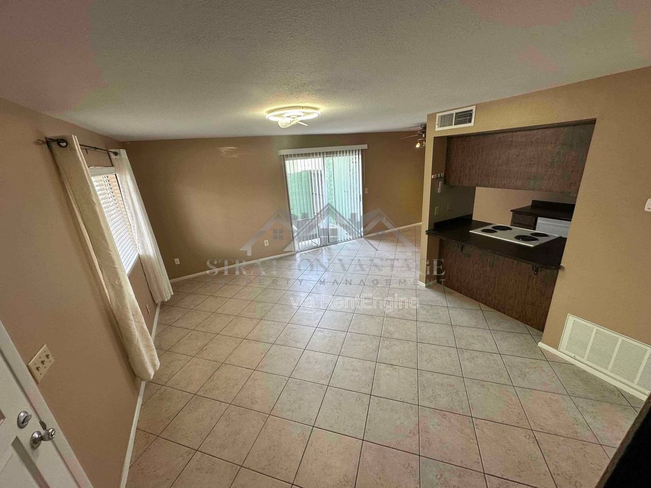 10203 N 7th Pl #B - Photo 4 of 16