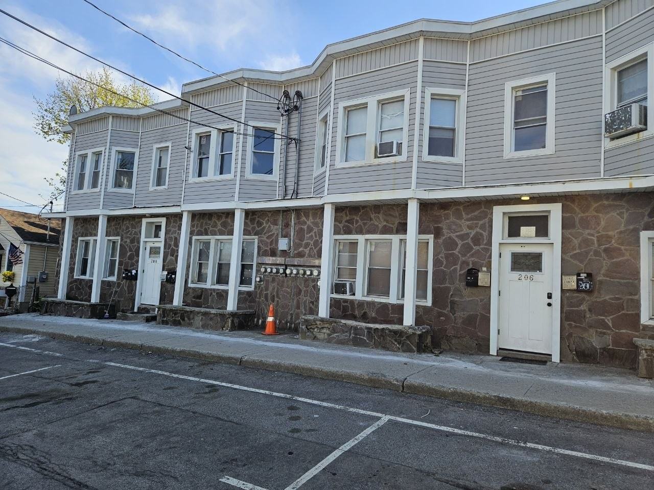 206 Homestead Ave