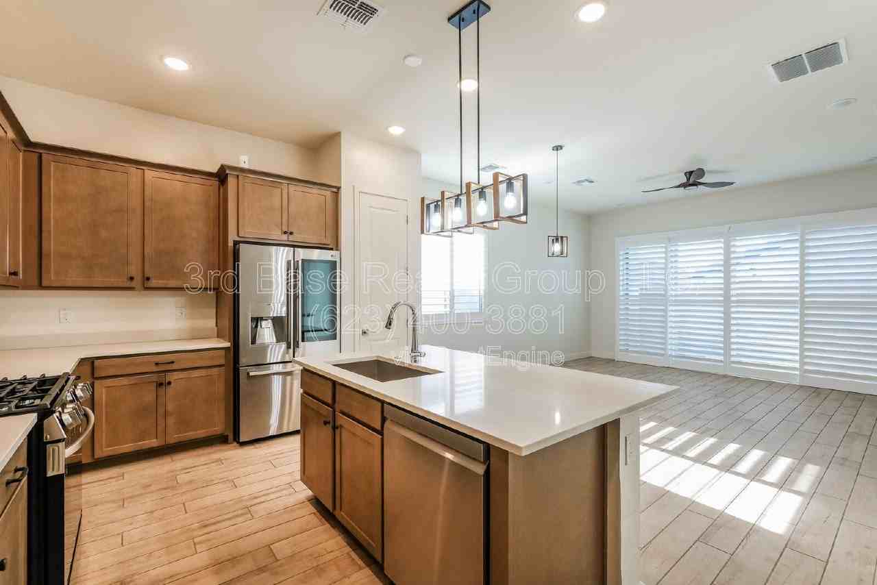 20363 W Sells Dr - Photo 5 of 26