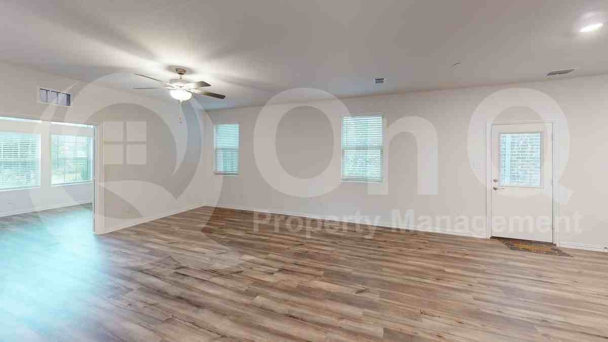 4107 Stockyard Station Ln - Photo 4 of 25