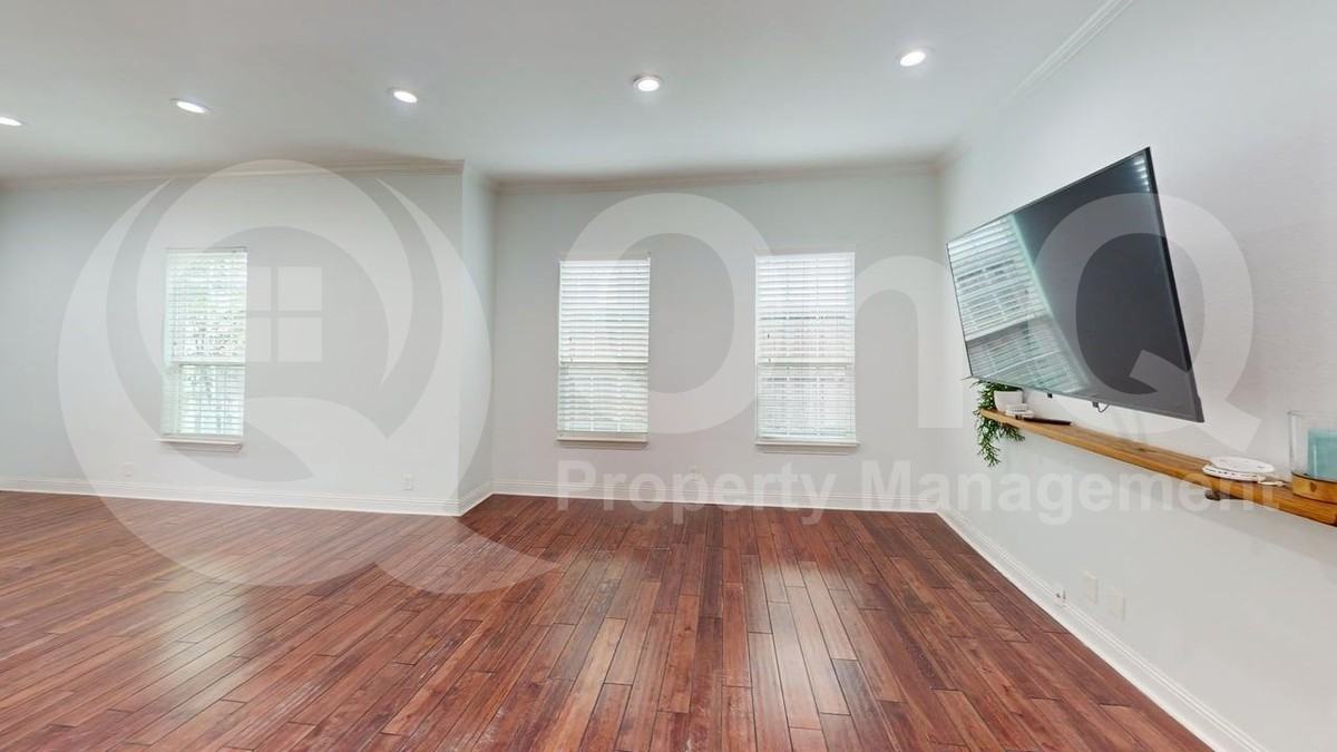 4523 Sycamore St - Photo 2 of 16