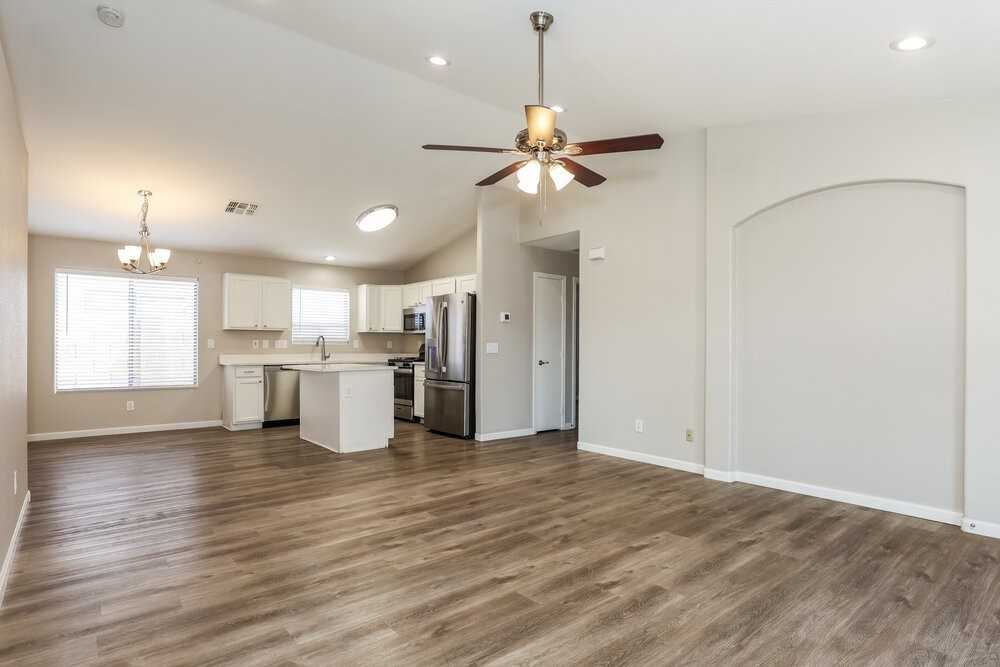 10906 W Cambridge Ave - Photo 3 of 16