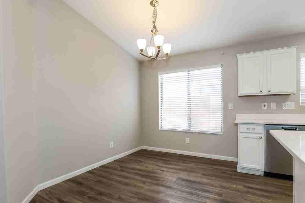 10906 W Cambridge Ave - Photo 5 of 16