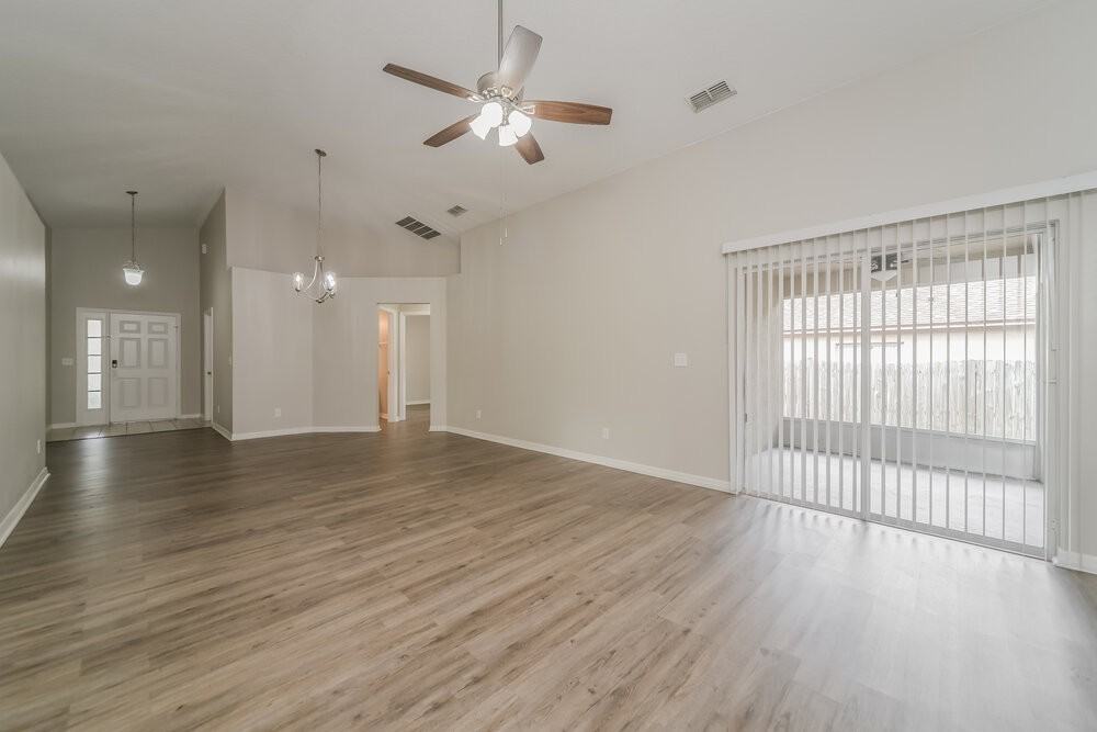 2213 Merry Rd - Photo 4 of 16