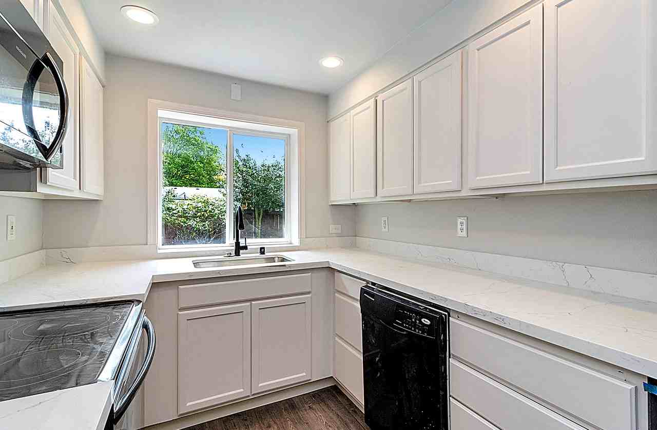 2325 Cherry Rd #B - Photo 2 of 12