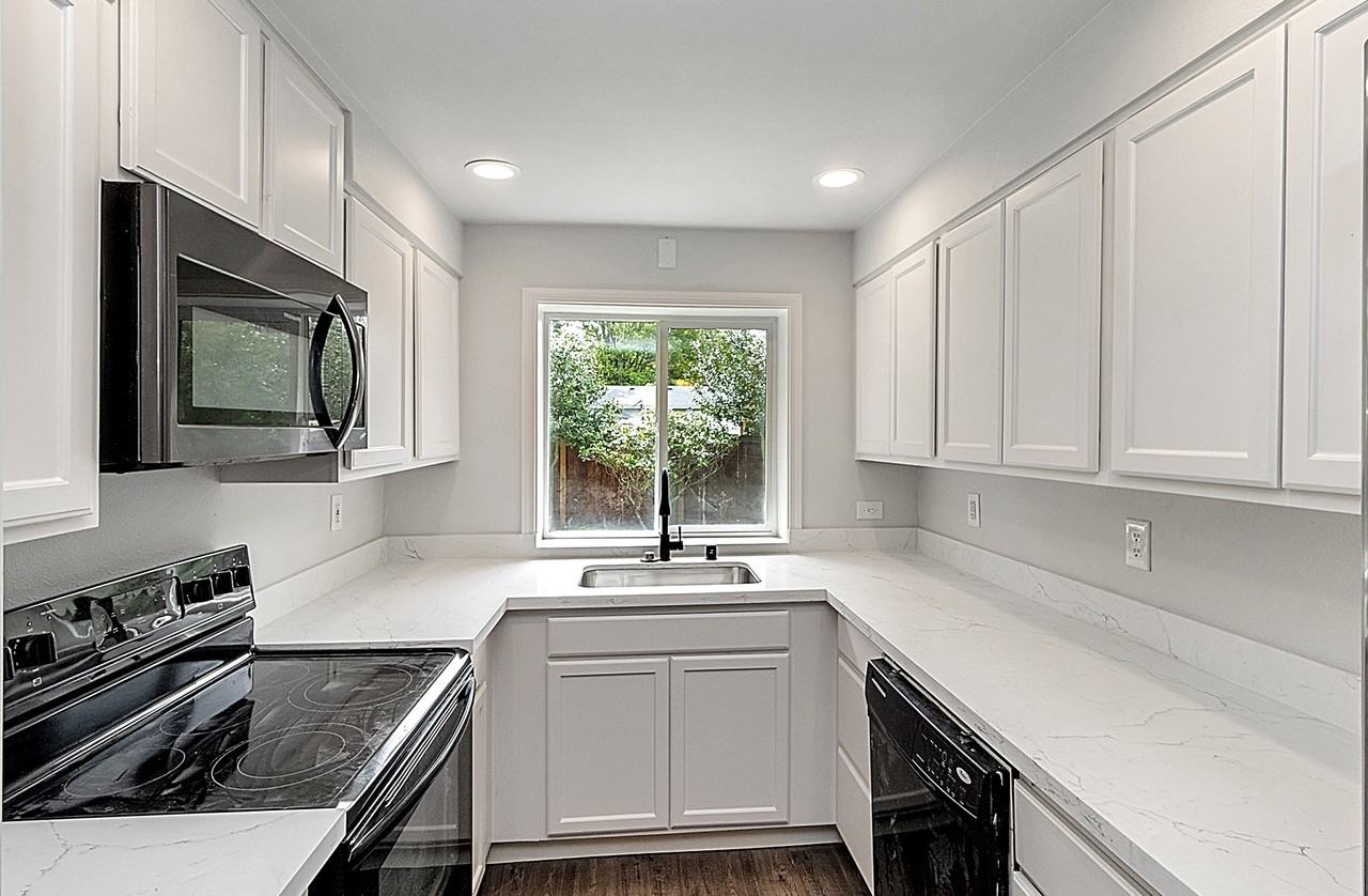 2325 Cherry Rd #B - Photo 3 of 12