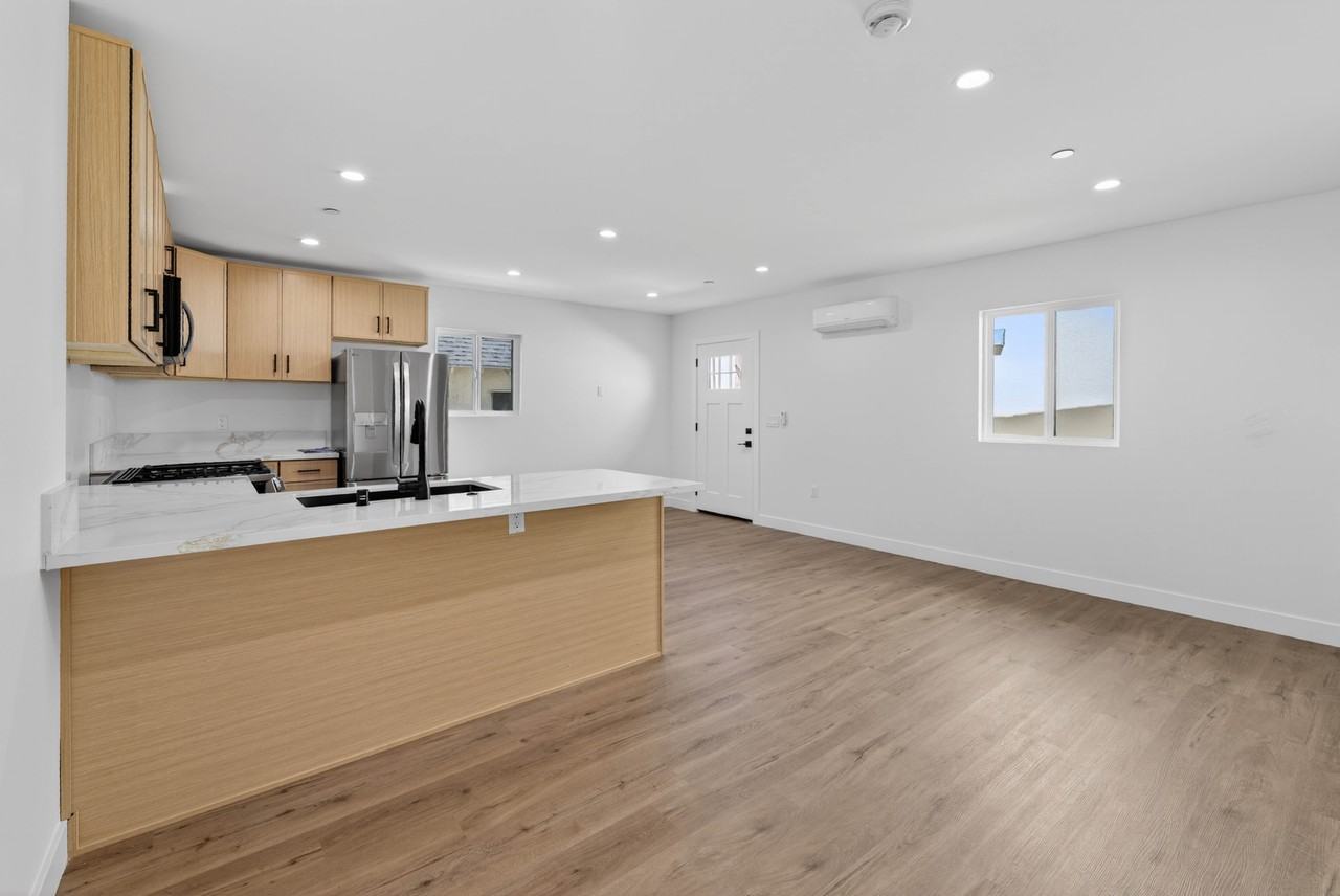 680 E 45th St - Photo 2 of 10