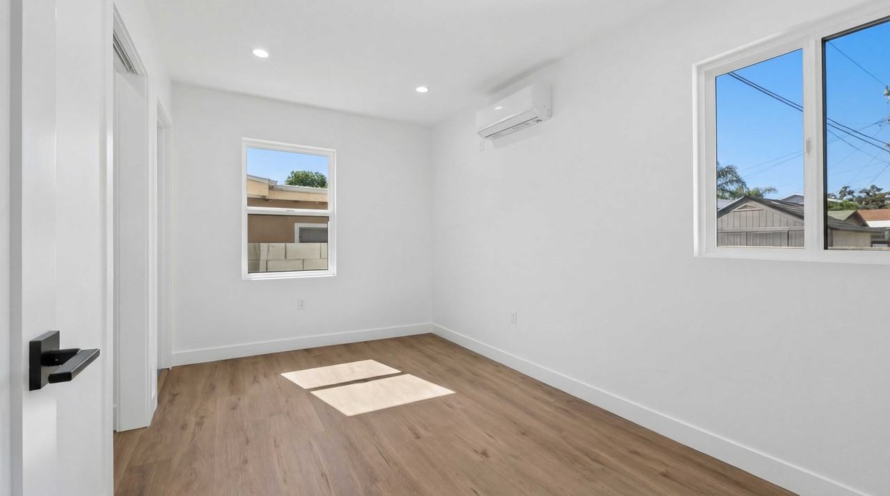 680 E 45th St - Photo 3 of 10