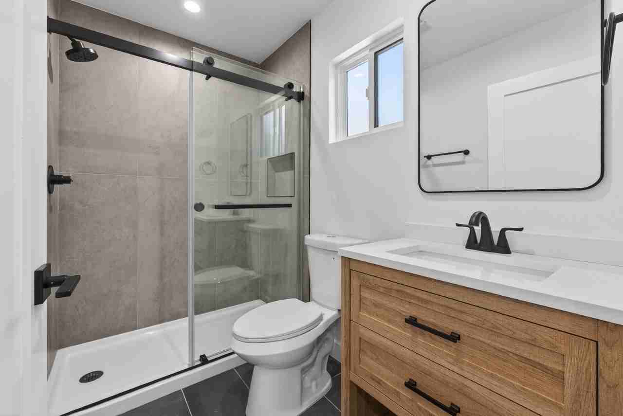 680 E 45th St - Photo 5 of 10