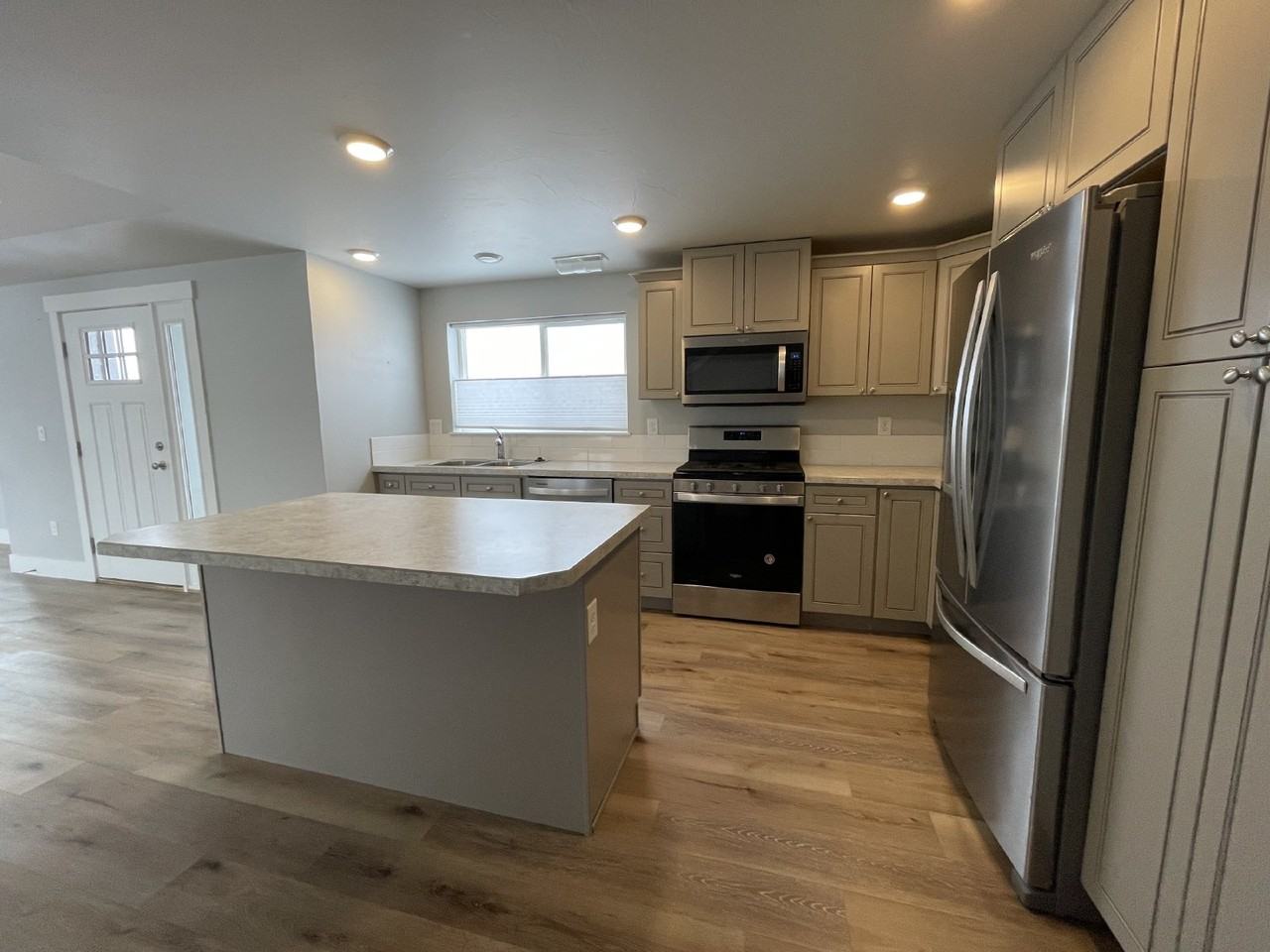 5415 Red Haven St - Photo 5 of 32