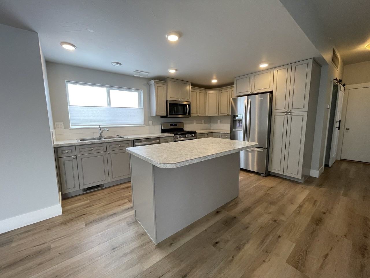 5415 Red Haven St - Photo 6 of 32