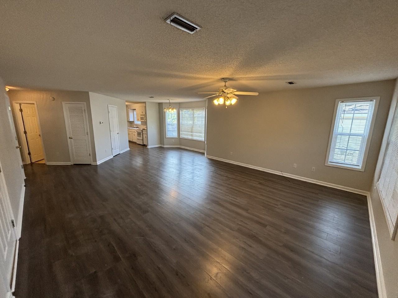 165 Radford Cir - Photo 2 of 11