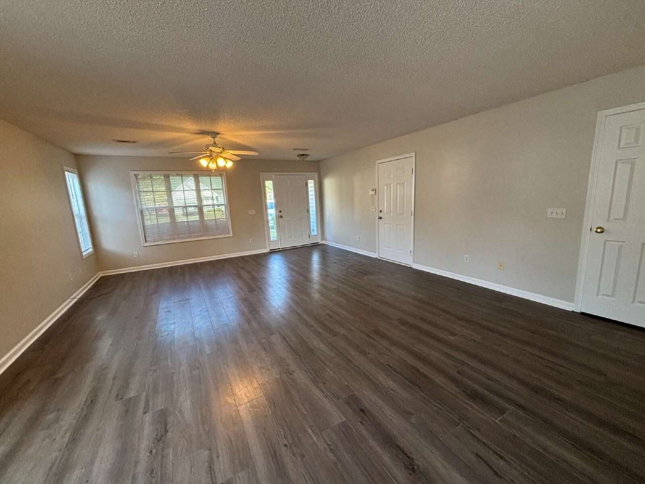 165 Radford Cir - Photo 3 of 11