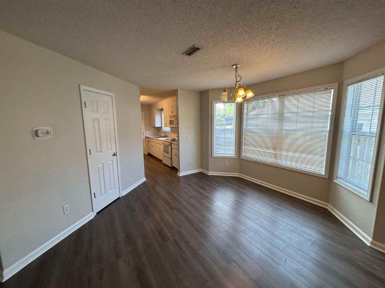 165 Radford Cir - Photo 4 of 11