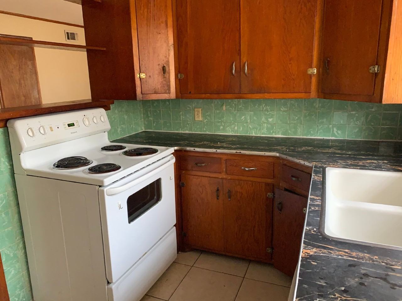 1207 W Matthews Ave - Photo 4 of 19