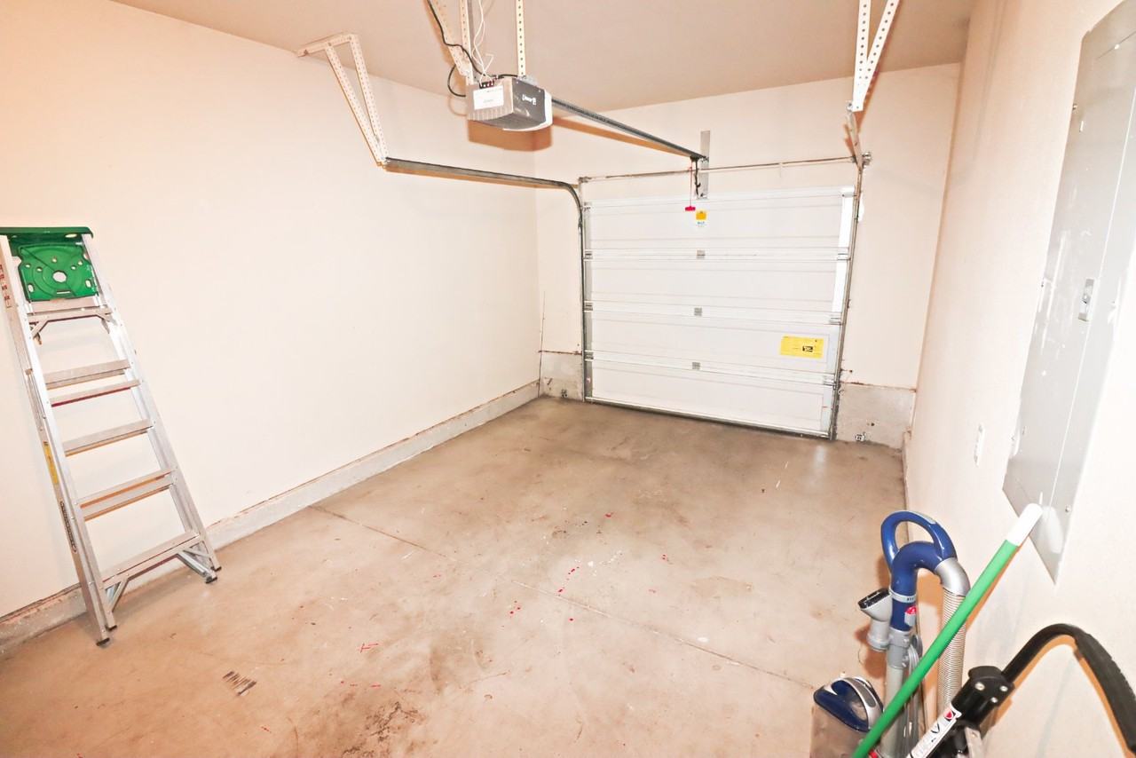 3041 Ne Canoe Ct - Photo 6 of 16