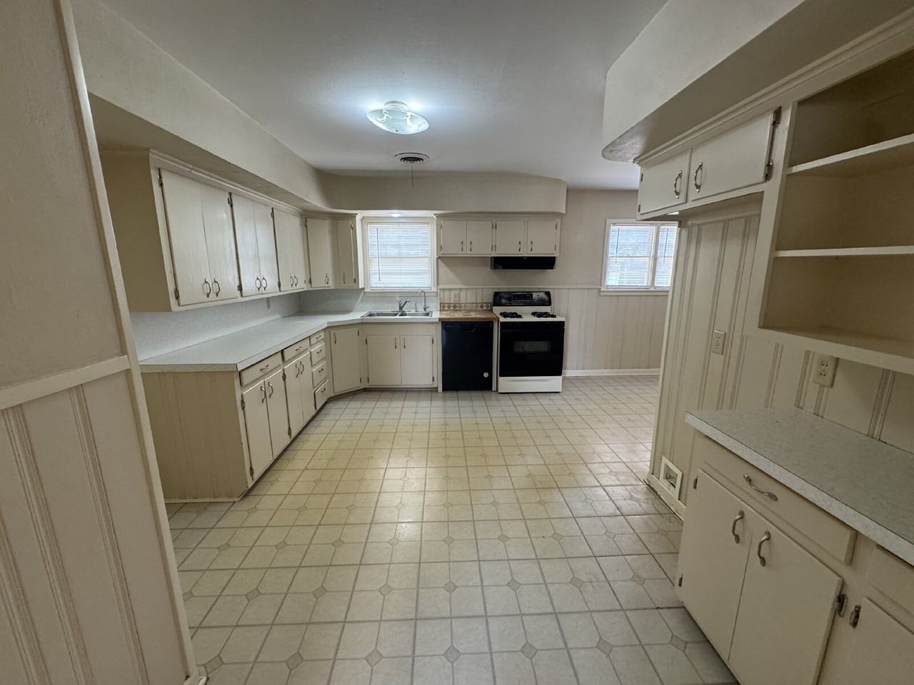 3605 40th St - Photo 3 of 11