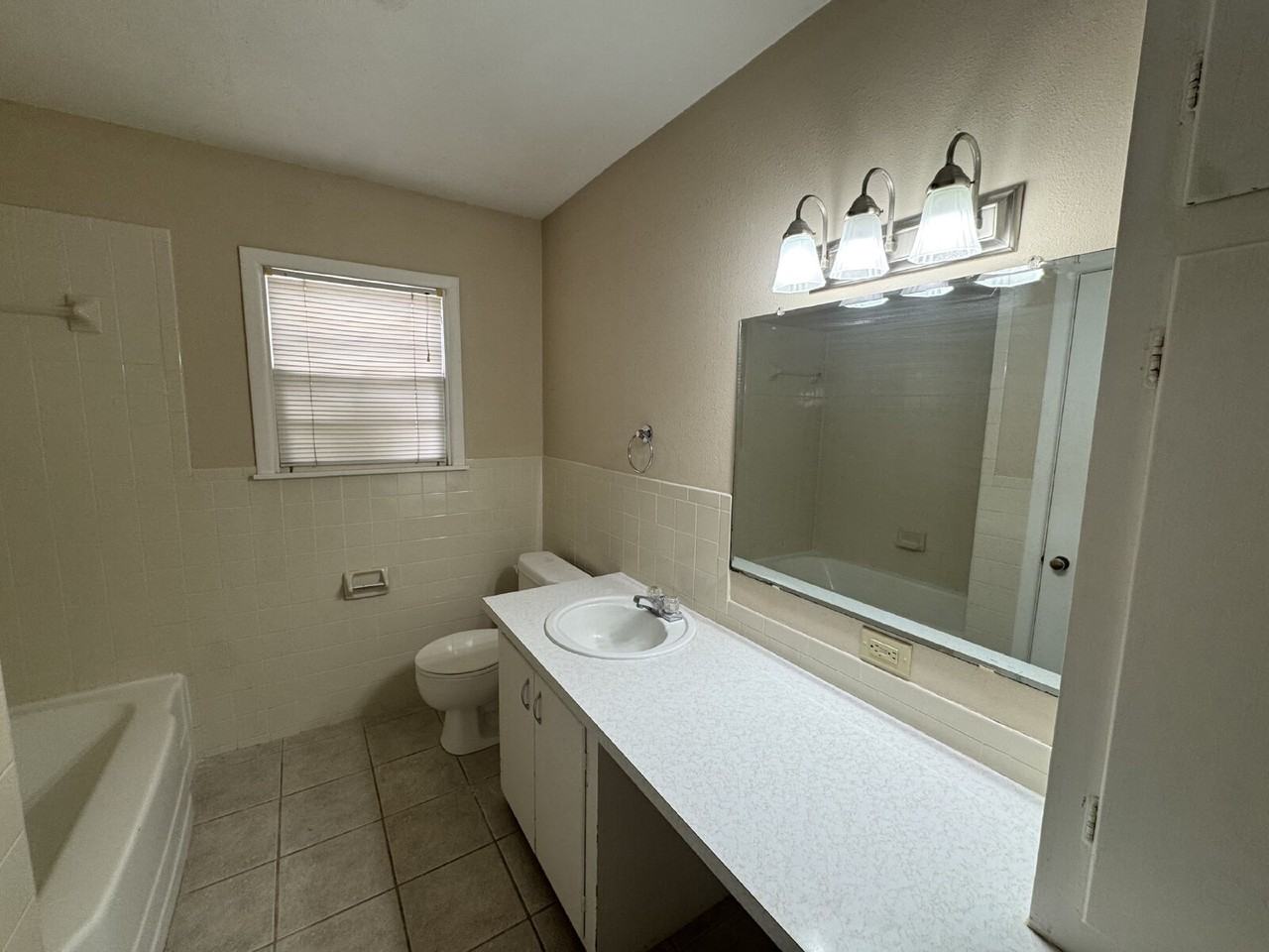 3605 40th St - Photo 7 of 11